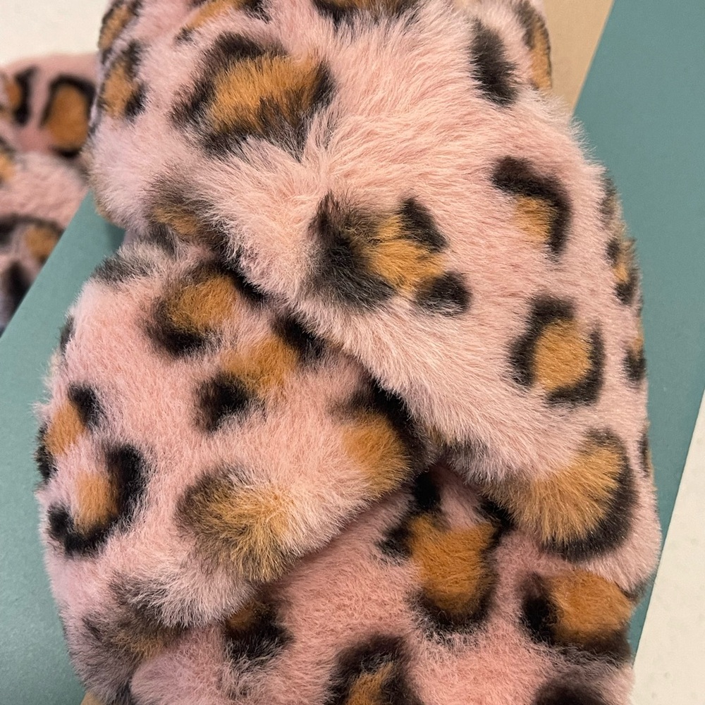 TOMS Pink Spanish Villa Cheetah Print Faux Fur Slippers - Picture 15 of 16